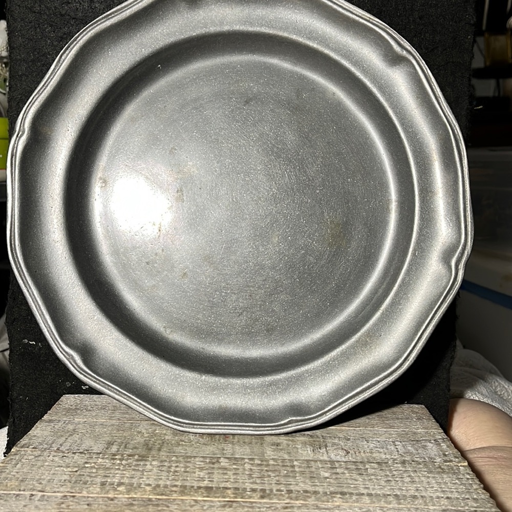 Carson Freeport PA Pewter 11 1/4" Queen Anne Edge Restaurant Ware plate